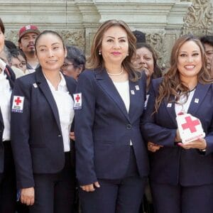 Dirigidas por la Delegada Estatal María Antonieta Velásquez Chagoya, como la Coordinadora Estatal de Damas Voluntarias de la Cruz Roja Mexicana Estatal Oaxaca, acompañé al banderazo de inicio de la Colecta Nacional 2025.